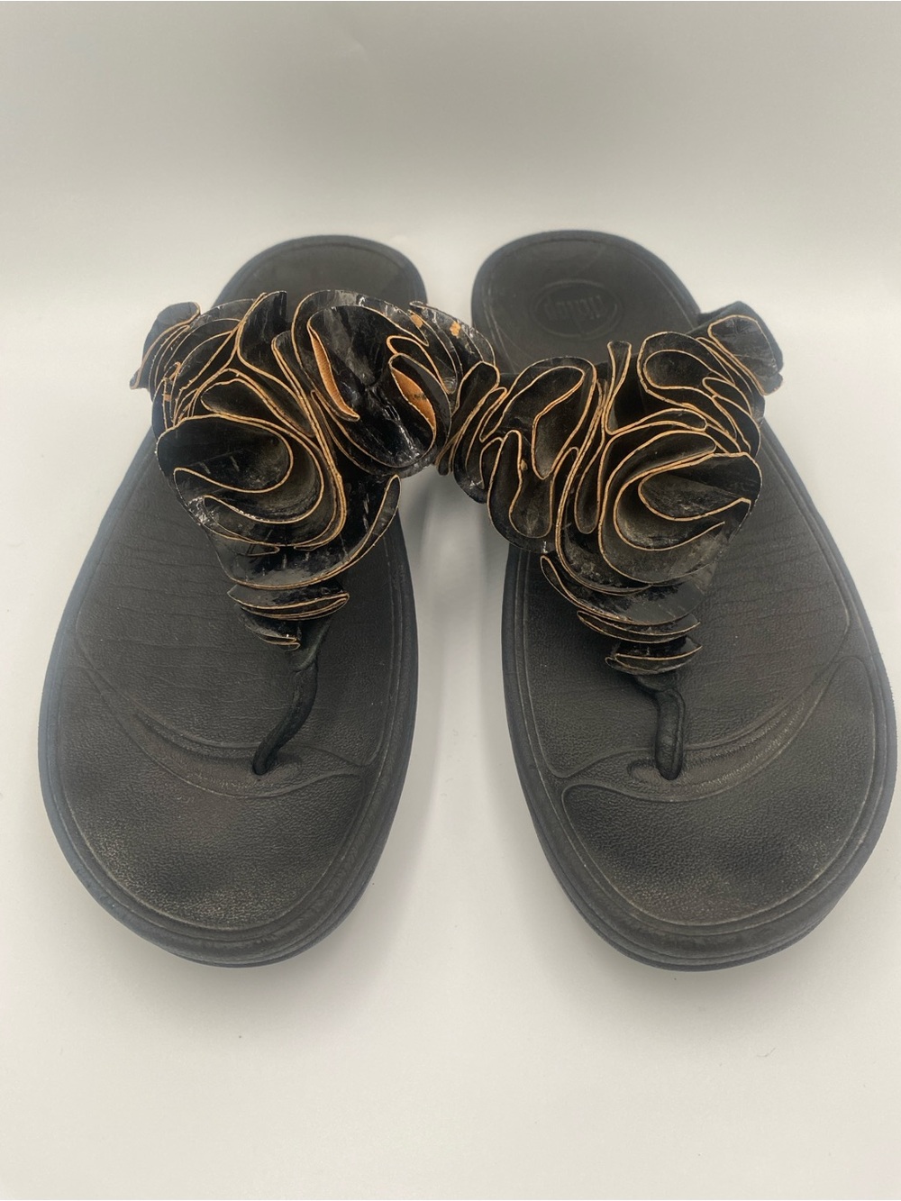 FitFlop Fleur Black Leather Ruffle Floral Thong Sandals Women's Size 10